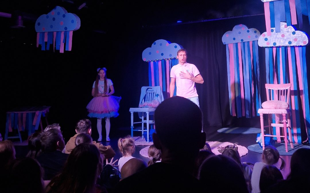 Auginame meno mylėtojus – mažųjų išvyka į teatrą