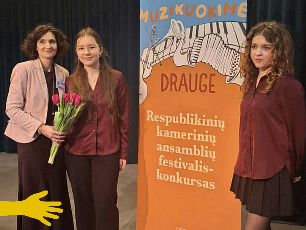 EIME mokine Karolina Pilipuitė su mokytoja Juste Šablinskaite konkurse Muzikuokime drauge