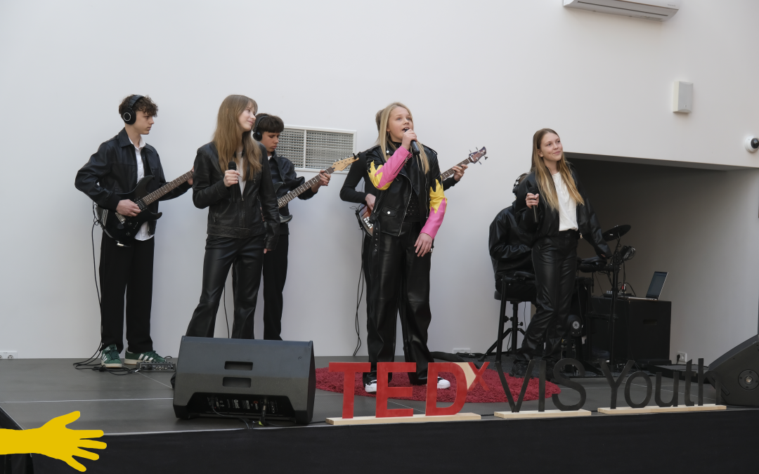 EIME mokinių grupė „Vieni namuose“ pasirodė „TEDxYouth Vilnius“ renginyje