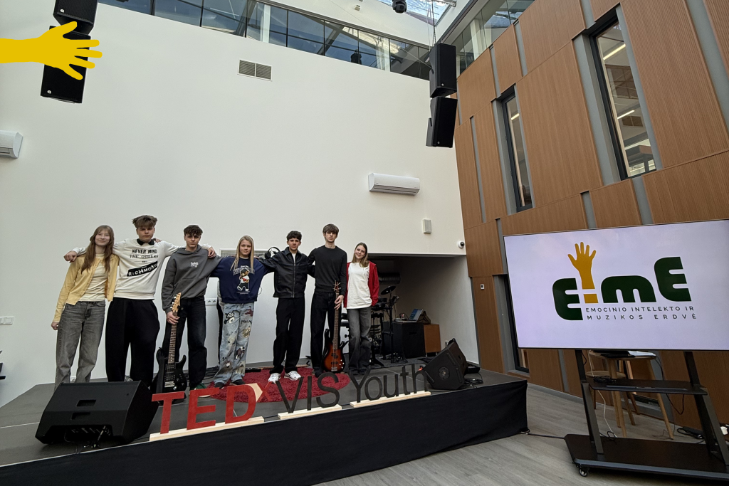 TEDxYouth EIME mokiniu grupe Vieni namuose