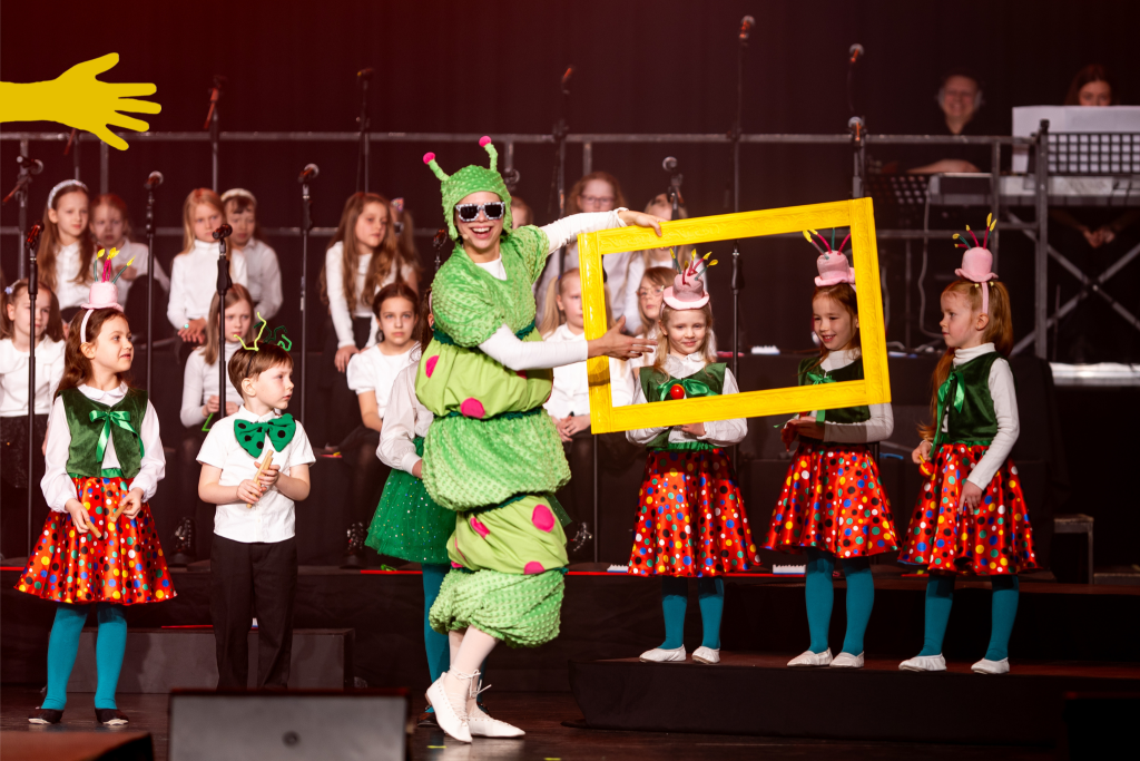 Pelėda Drūlija ir Šmikis, dantų šepetukas, muzikinis spektaklis vaikams Spintos istorija, EIME muzikos būrelis, Saulė Gotbergė