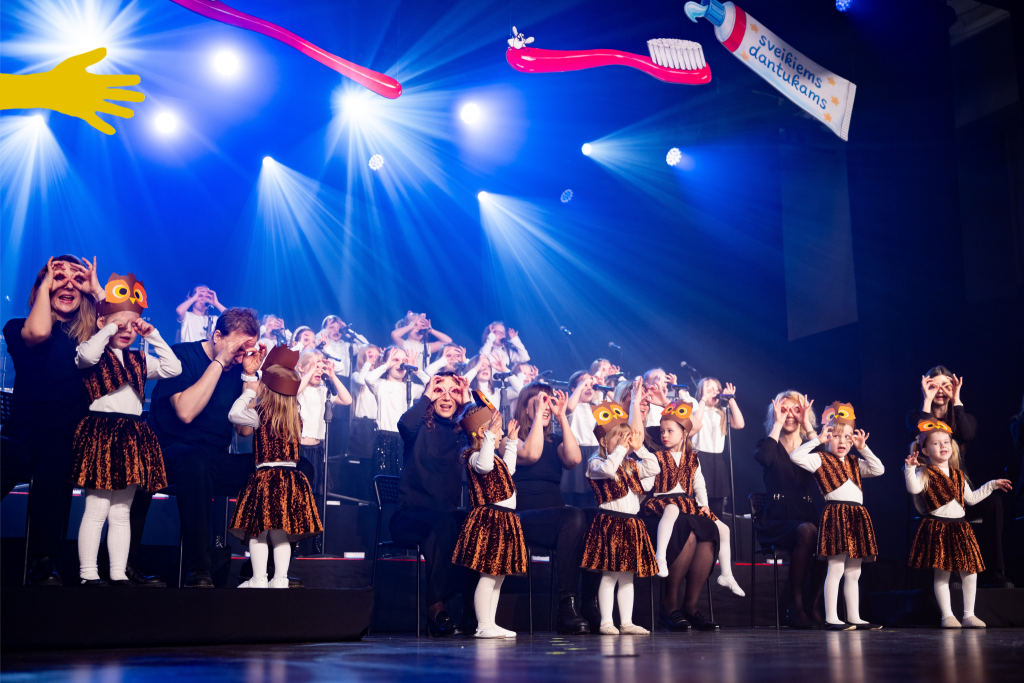 Pelėda Drūlija ir Šmikis, dantų šepetukas, muzikinis spektaklis vaikams Spintos istorija, EIME muzikos pamokos
