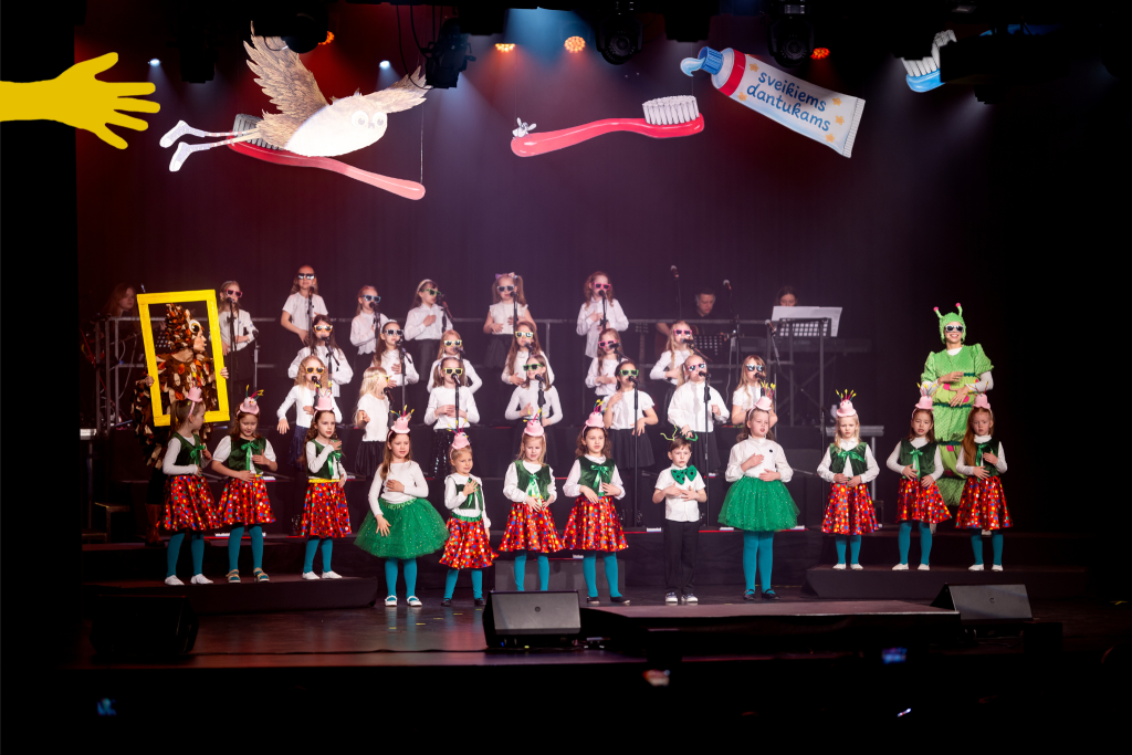 Pelėda Drūlija ir Šmikis, dantų šepetukas, muzikinis spektaklis vaikams Spintos istorija, EIME muzikos būrelis