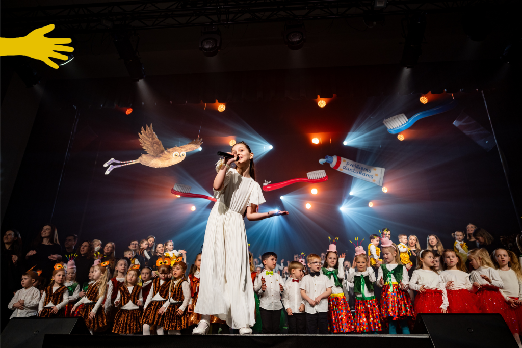 Pelėda Drūlija ir Šmikis, dantų šepetukas, muzikinis spektaklis vaikams Spintos istorija, EIME muzikos būrelis