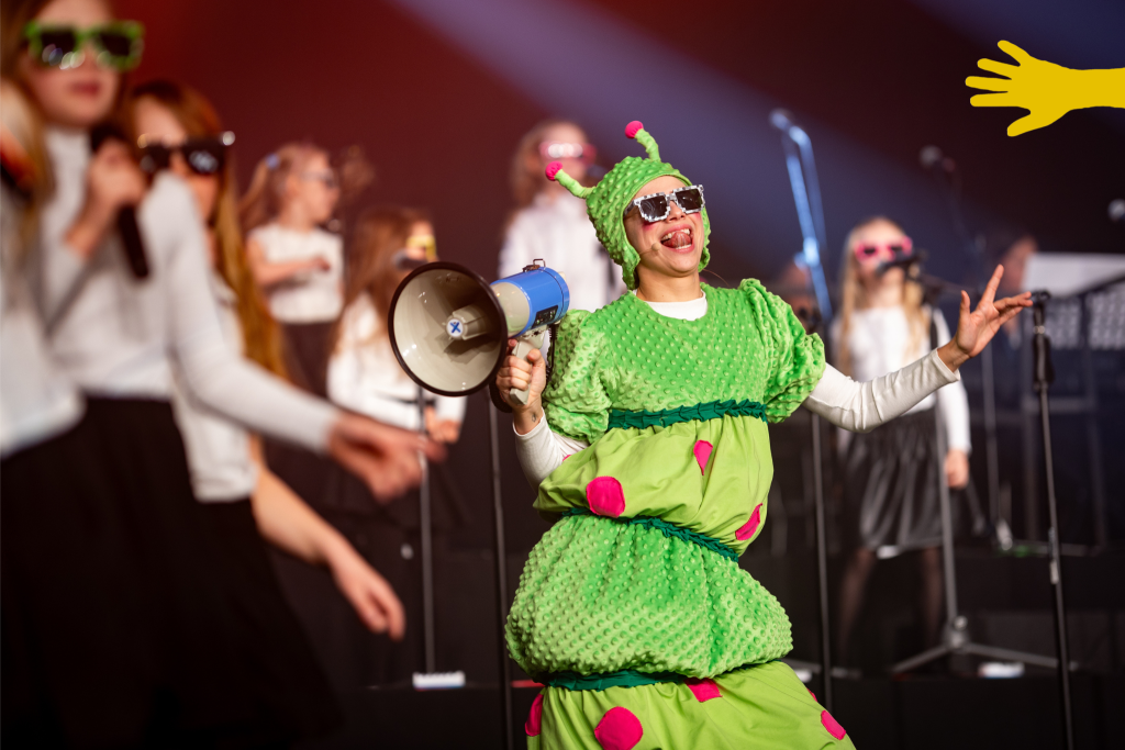 Pelėda Drūlija ir Šmikis, dantų šepetukas, muzikinis spektaklis vaikams Spintos istorija, EIME muzikos pamokos, Saulė Gotbergė