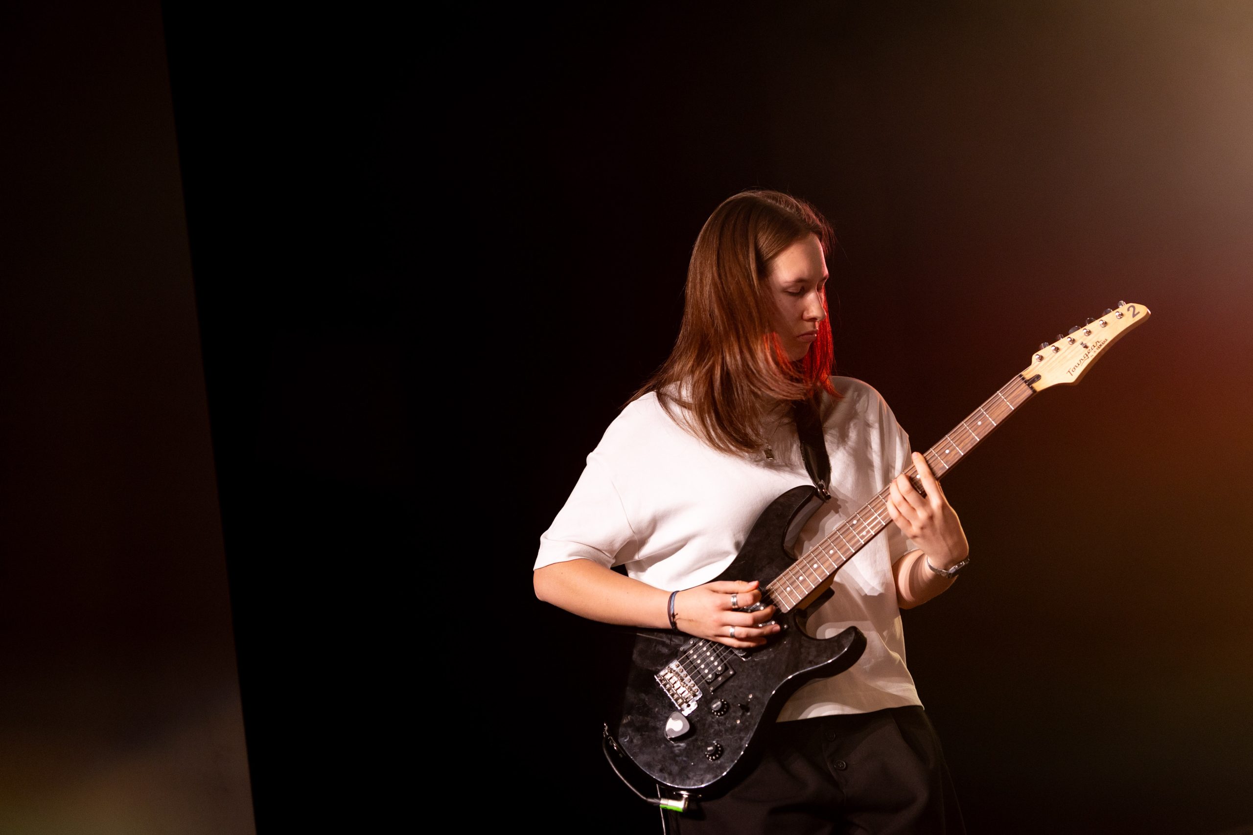 Elektrinė gitara muzikos pamokos vaikams