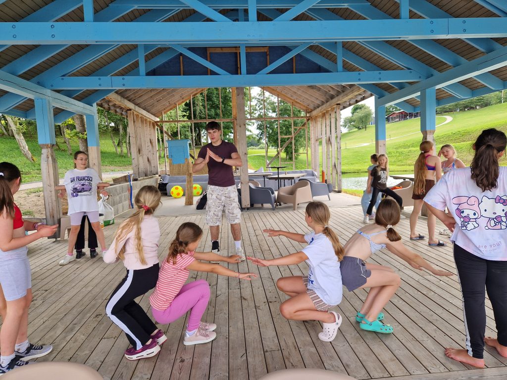 Vasaros stovykla vaikams 1-4 kl Muzikuokime kartu