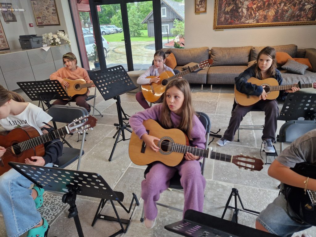 Vasaros stovykla vaikams 1-4 kl Muzikuokime kartu