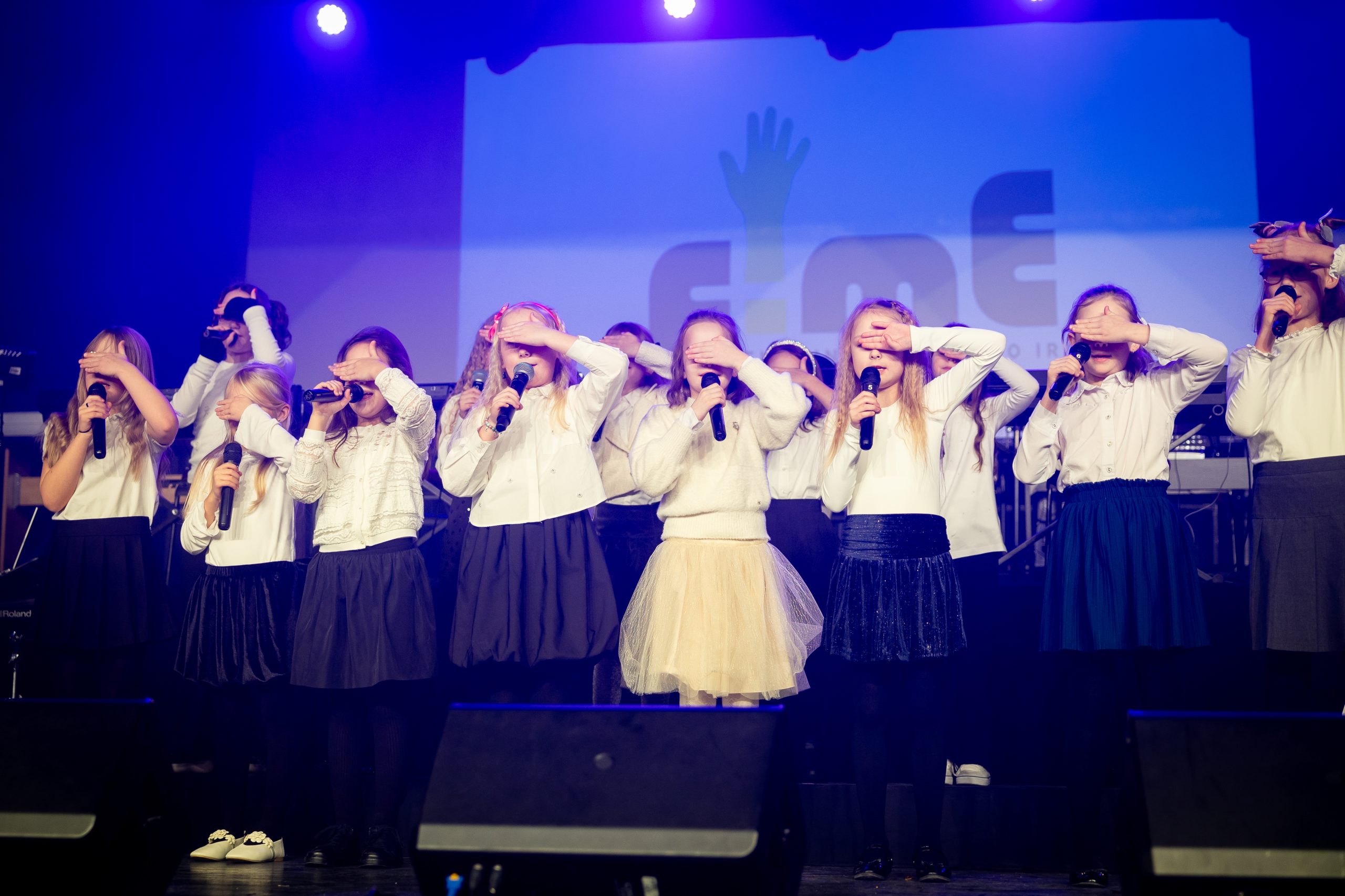 POPchoras Dainuojantys draugai EIME