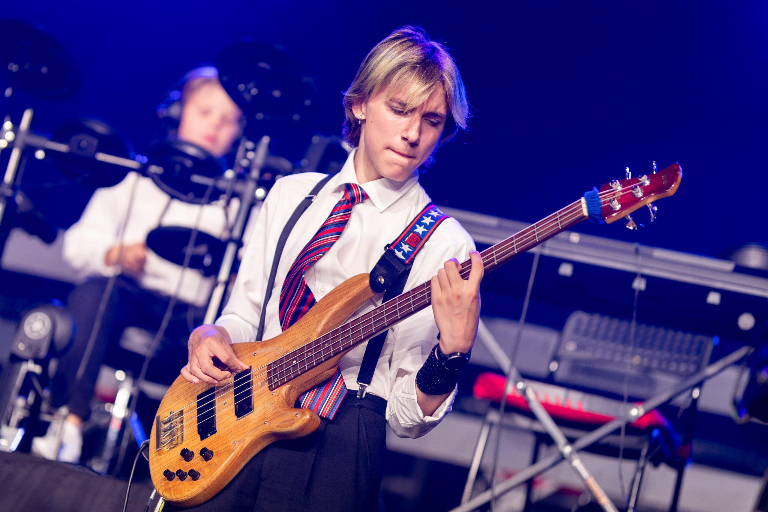 Bosinė gitara EIME Vilniuje